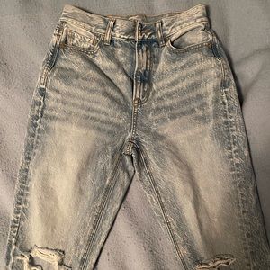 Never worn AE Mom Jeans